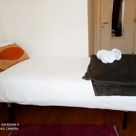 Chiado Happy בית הארחה *